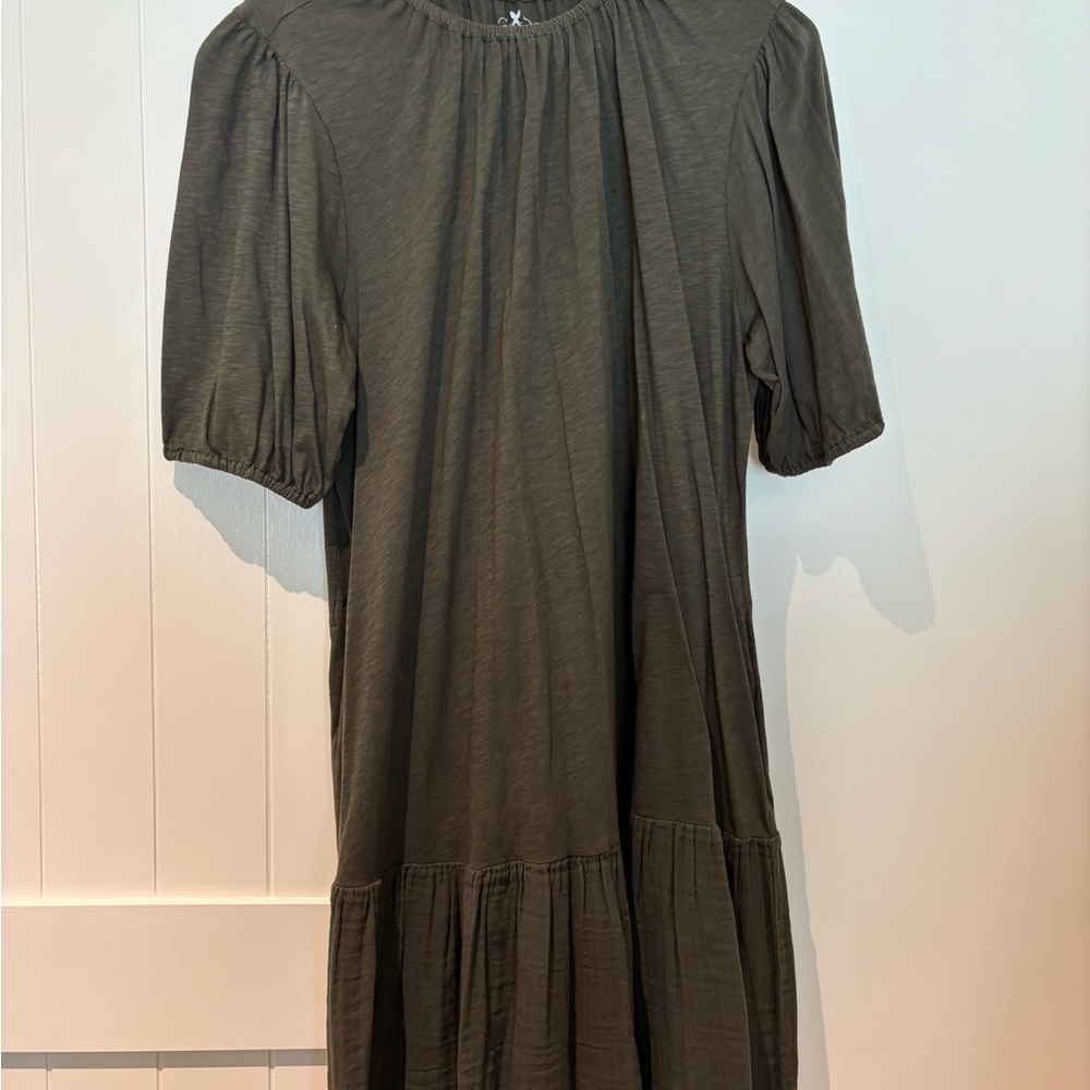 Velvet Green Midi Dress with Puff Sleeves and Tiered Skirt
